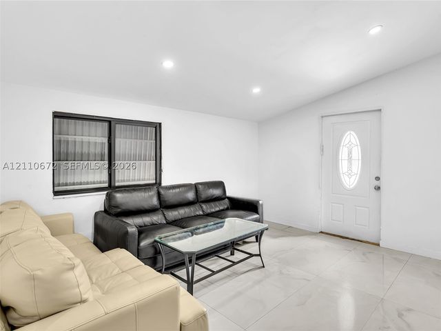 5220 SW 26th Ave, Dania Beach, FL 33312