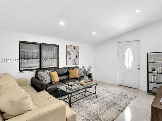 5220 SW 26th Ave, Dania Beach, FL 33312