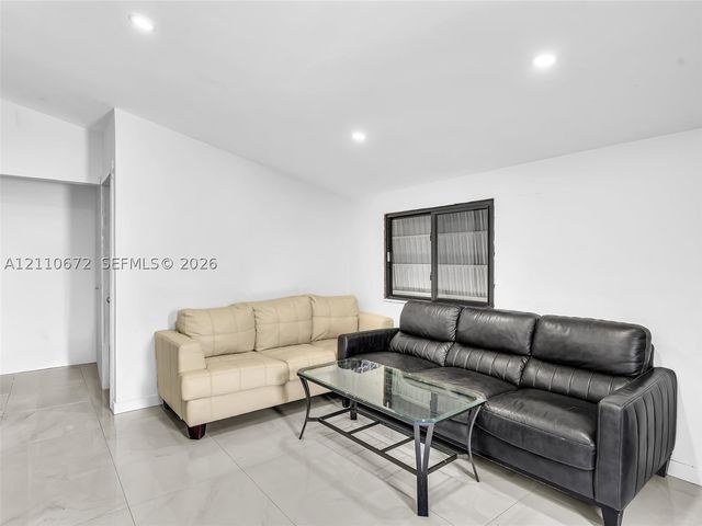 5220 SW 26th Ave, Dania Beach, FL 33312