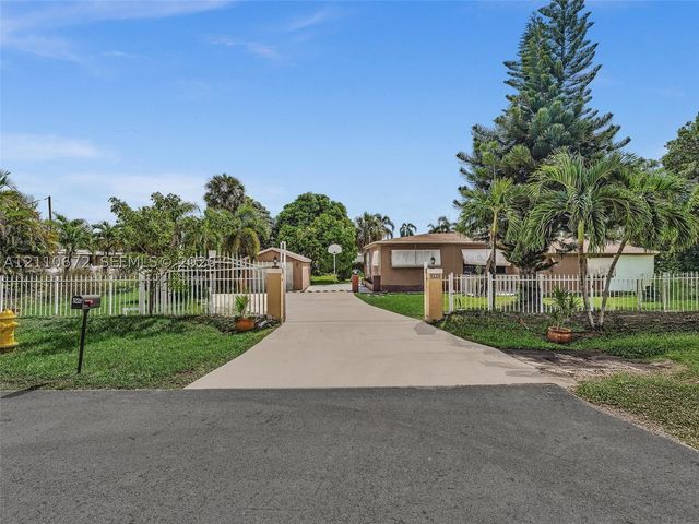 5220 SW 26th Ave, Dania Beach, FL 33312