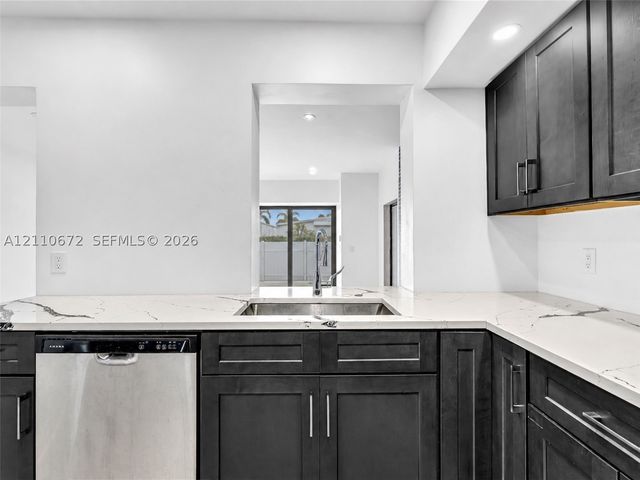 5220 SW 26th Ave, Dania Beach, FL 33312