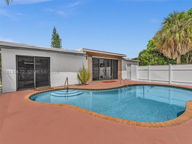 5220 SW 26th Ave, Dania Beach, FL 33312