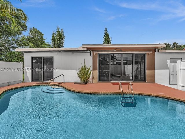 5220 SW 26th Ave, Dania Beach, FL 33312