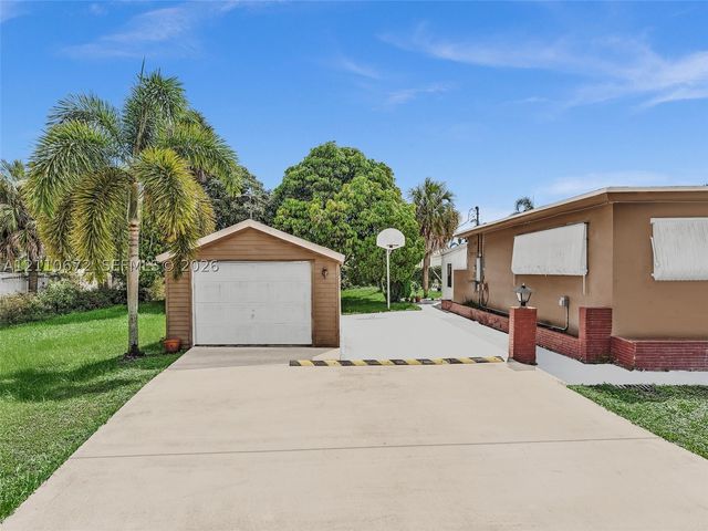 5220 SW 26th Ave, Dania Beach, FL 33312