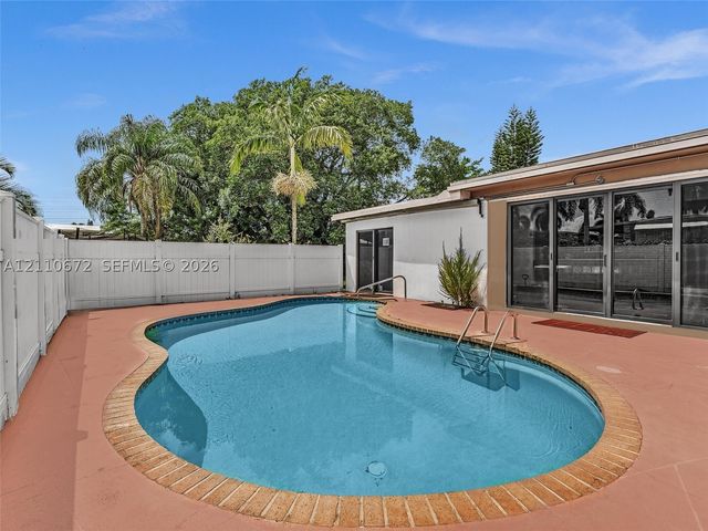 5220 SW 26th Ave, Dania Beach, FL 33312