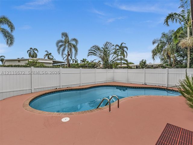 5220 SW 26th Ave, Dania Beach, FL 33312