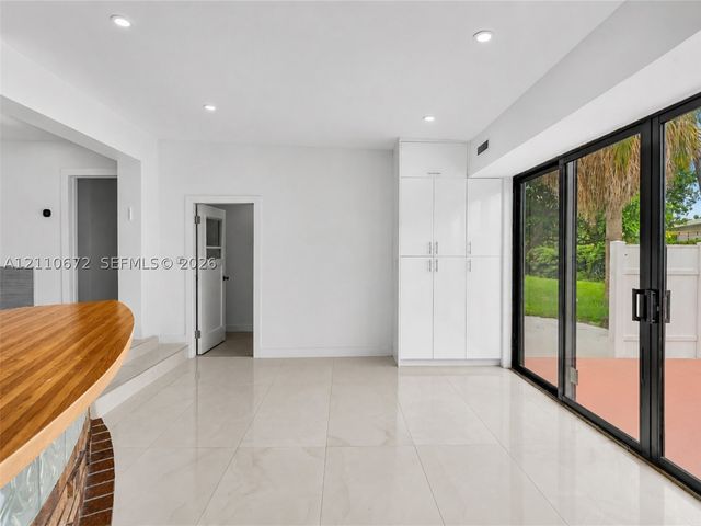 5220 SW 26th Ave, Dania Beach, FL 33312
