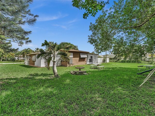 5220 SW 26th Ave, Dania Beach, FL 33312