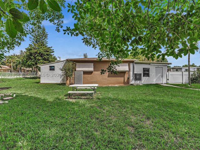 5220 SW 26th Ave, Dania Beach, FL 33312