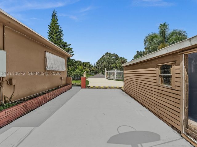 5220 SW 26th Ave, Dania Beach, FL 33312