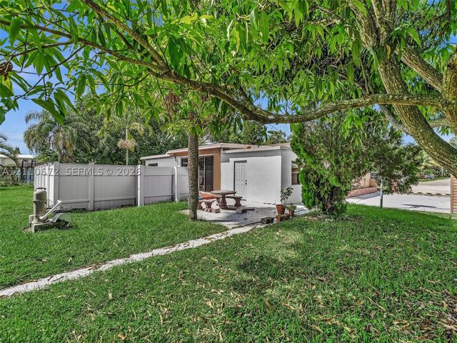 5220 SW 26th Ave, Dania Beach, FL 33312