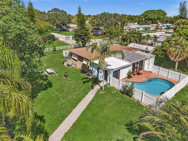 5220 SW 26th Ave, Dania Beach, FL 33312