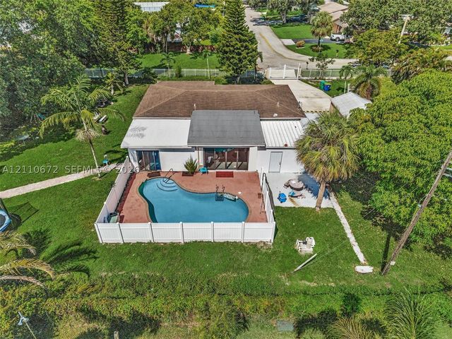 5220 SW 26th Ave, Dania Beach, FL 33312