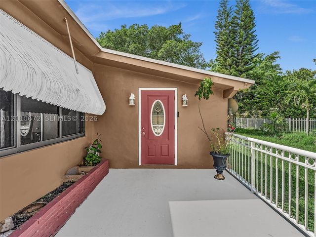 5220 SW 26th Ave, Dania Beach, FL 33312