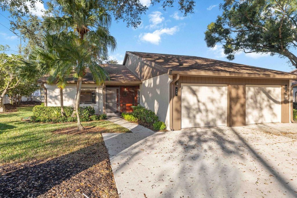 121 OAK HILL DRIVE 1, Sarasota, FL 34232