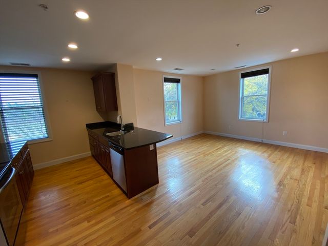 100 Fellsway West 207, Somerville, MA 02145
