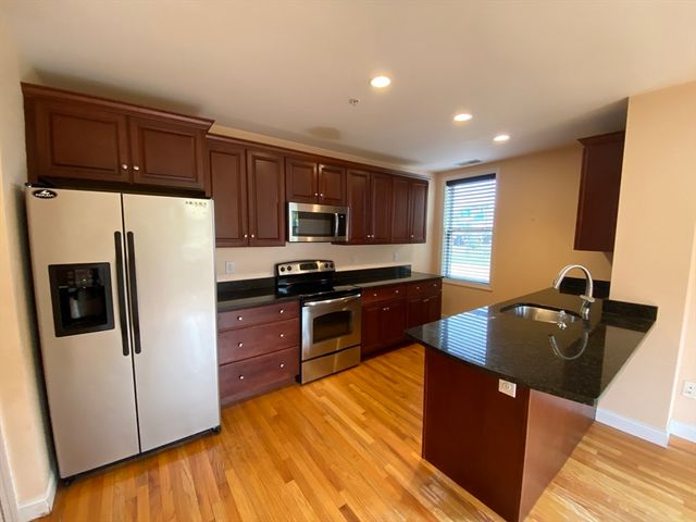 100 Fellsway West 207, Somerville, MA 02145