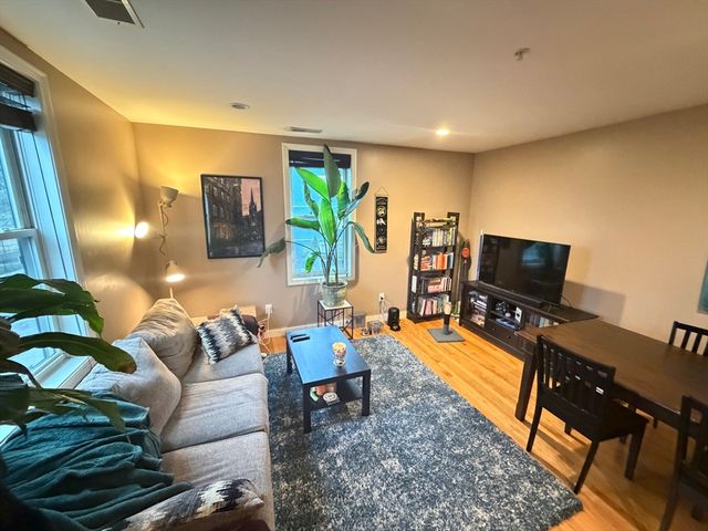 100 Fellsway West 207, Somerville, MA 02145