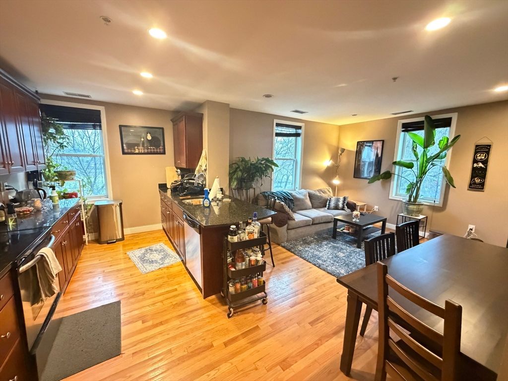 100 Fellsway West 207, Somerville, MA 02145