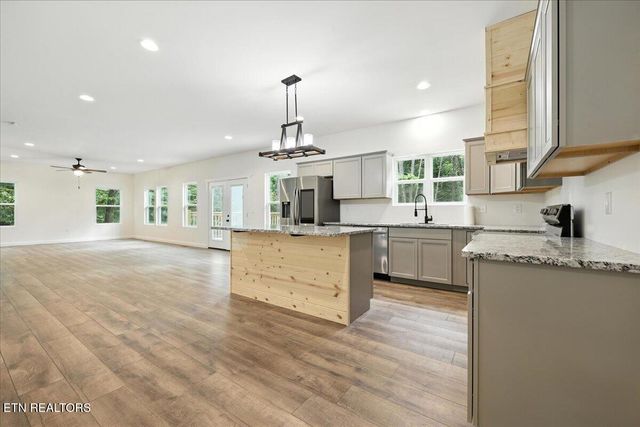 177 Cove Springs Drive Drive, Dandridge, TN 37725