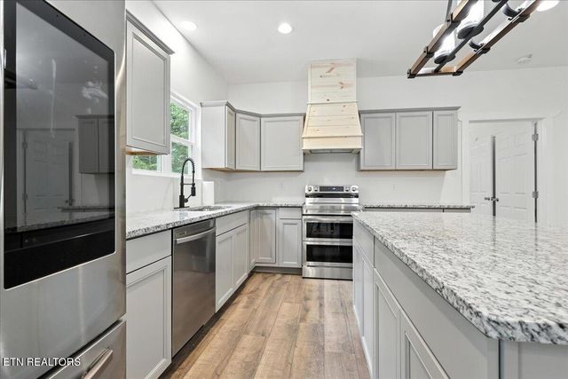 177 Cove Springs Drive Drive, Dandridge, TN 37725