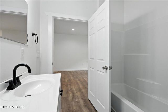 177 Cove Springs Drive Drive, Dandridge, TN 37725