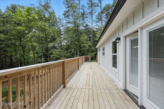 177 Cove Springs Drive Drive, Dandridge, TN 37725