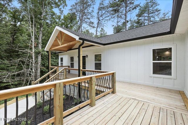 177 Cove Springs Drive Drive, Dandridge, TN 37725