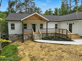 177 Cove Springs Drive Drive, Dandridge, TN 37725