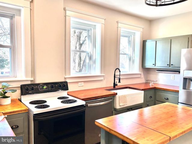 272 PENN AVE, Oxford, PA 19363