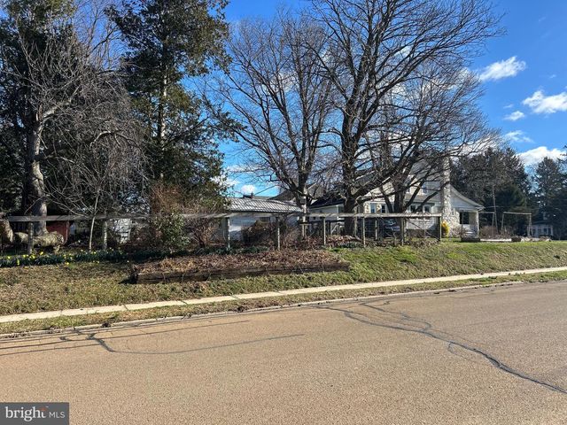 272 PENN AVE, Oxford, PA 19363