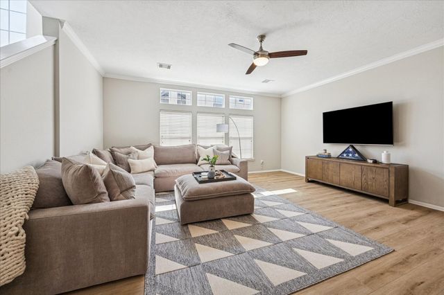 3319 Leading Point Drive, Houston, TX 77091