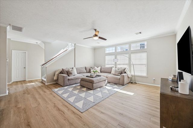 3319 Leading Point Drive, Houston, TX 77091