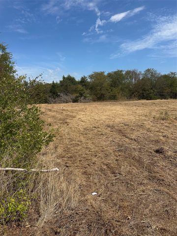 565 W Hughes Street, Collinsville, TX 76233
