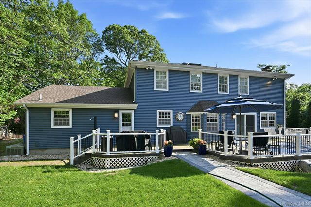 19 Quaker Hill Road, Stony Brook, NY 11790