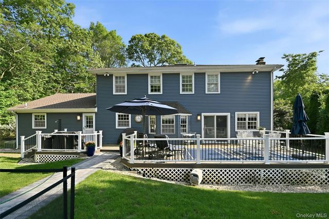 19 Quaker Hill Road, Stony Brook, NY 11790