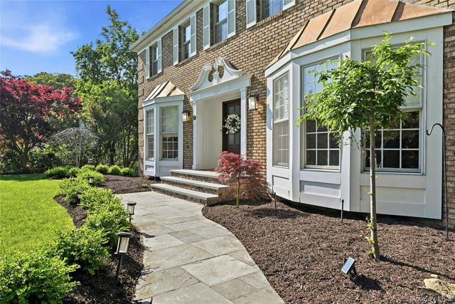 19 Quaker Hill Road, Stony Brook, NY 11790