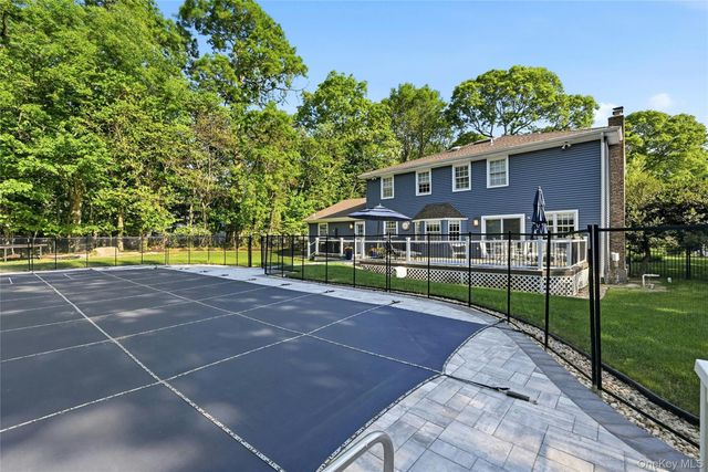 19 Quaker Hill Road, Stony Brook, NY 11790