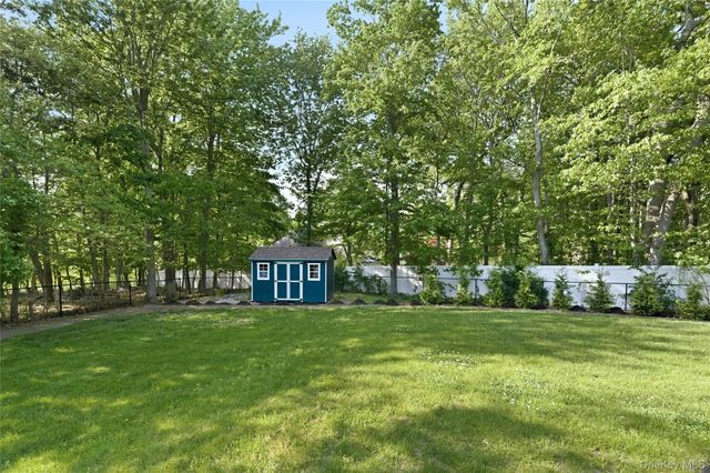 19 Quaker Hill Road, Stony Brook, NY 11790