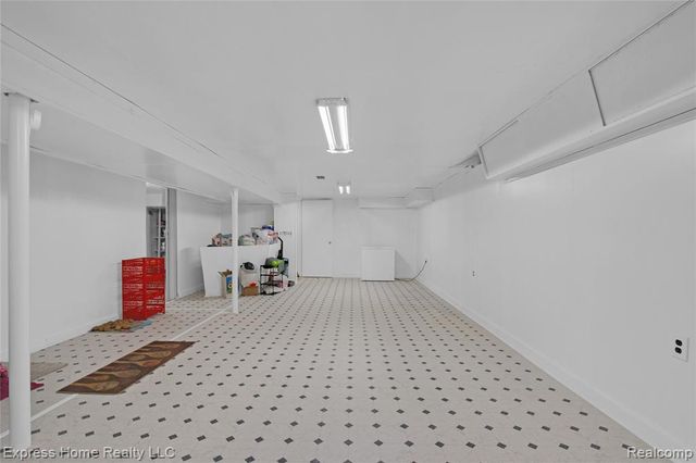 27374 Townsend Avenue, Warren, MI 48092