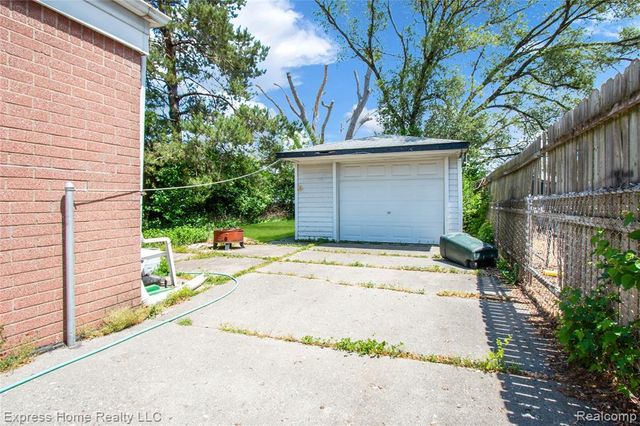 27374 Townsend Avenue, Warren, MI 48092