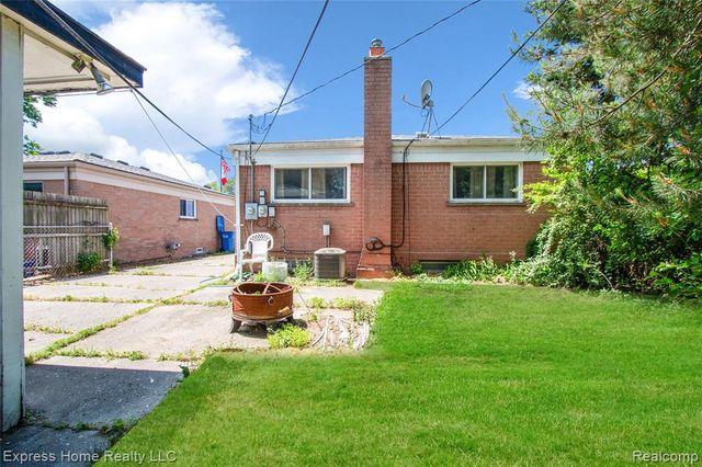 27374 Townsend Avenue, Warren, MI 48092