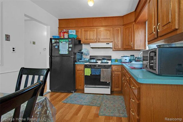 27374 Townsend Avenue, Warren, MI 48092