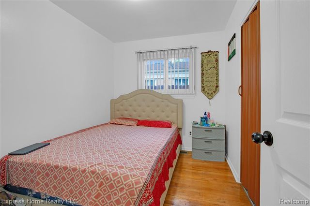 27374 Townsend Avenue, Warren, MI 48092
