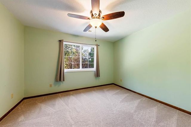 15421 Kansas Avenue, Basehor, KS 66007
