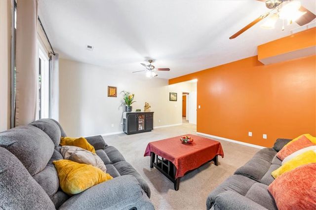 15421 Kansas Avenue, Basehor, KS 66007