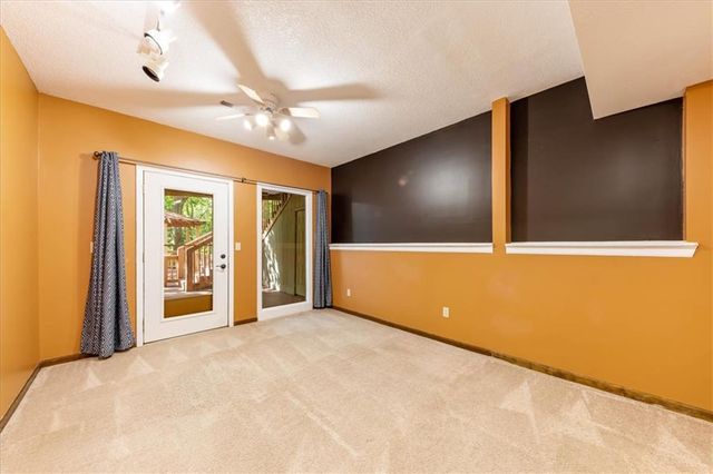 15421 Kansas Avenue, Basehor, KS 66007