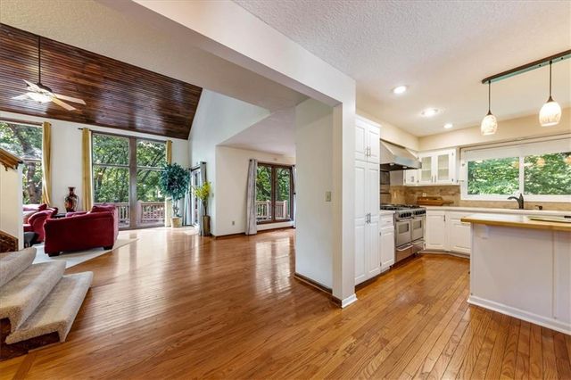 15421 Kansas Avenue, Basehor, KS 66007