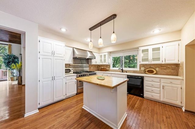 15421 Kansas Avenue, Basehor, KS 66007