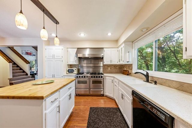 15421 Kansas Avenue, Basehor, KS 66007